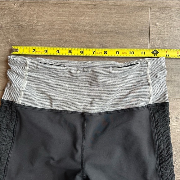 Lululemon Run Free Crop - GUC - size 6 - black - Picture 5 of 6